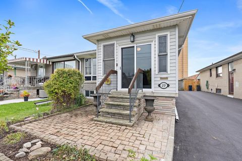 Photo 1 at 29 Heavitree Drive, CFB, Toronto