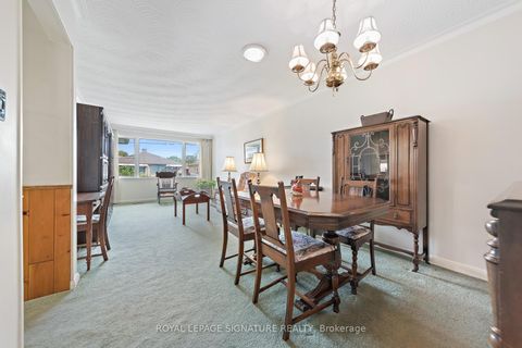 Photo 9 at 29 Heavitree Drive, CFB, Toronto