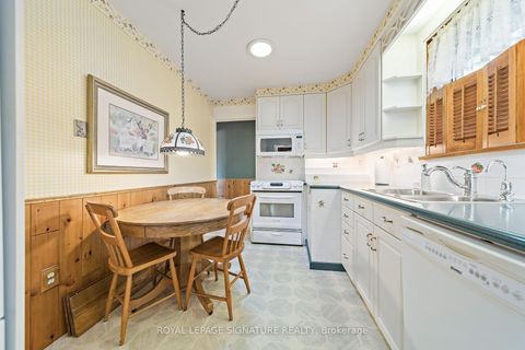 Photo 10 at 29 Heavitree Drive, CFB, Toronto