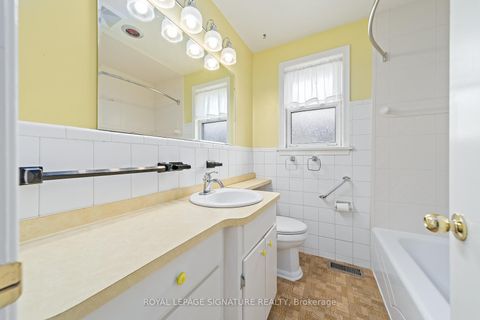 Photo 15 at 29 Heavitree Drive, CFB, Toronto