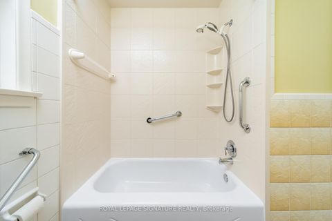 Photo 16 at 29 Heavitree Drive, CFB, Toronto