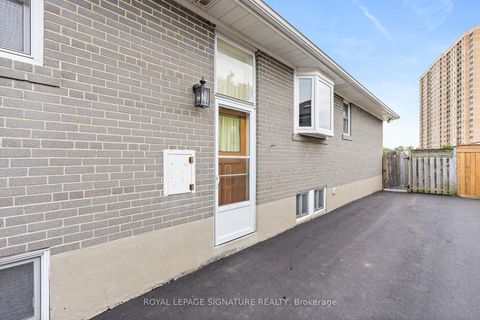 Photo 24 at 29 Heavitree Drive, CFB, Toronto