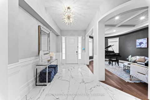 Photo 2 at 10 Rolling Green Court, Kleinburg, Vaughan