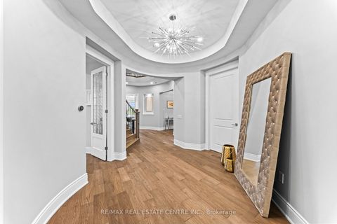 Photo 5 at 10 Rolling Green Court, Kleinburg, Vaughan