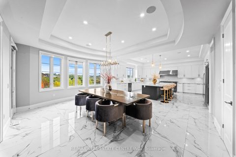 Photo 7 at 10 Rolling Green Court, Kleinburg, Vaughan