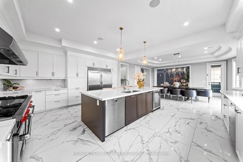 Photo 12 at 10 Rolling Green Court, Kleinburg, Vaughan