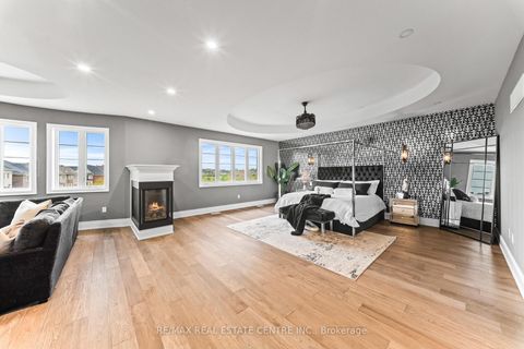 Photo 23 at 10 Rolling Green Court, Kleinburg, Vaughan