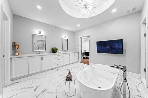 Photo 29 at 10 Rolling Green Court, Kleinburg, Vaughan