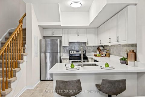 Photo 10 at 23 - 1 Eaton Park Lane E, L'Amoreaux, Toronto