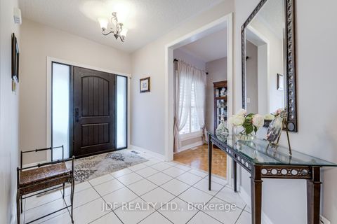 Photo 3 at 164 Golden Gate Circle, Sonoma Heights, Vaughan