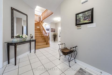 Photo 4 at 164 Golden Gate Circle, Sonoma Heights, Vaughan