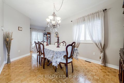 Photo 7 at 164 Golden Gate Circle, Sonoma Heights, Vaughan
