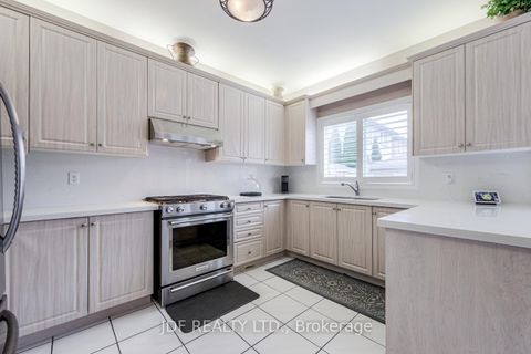Photo 8 at 164 Golden Gate Circle, Sonoma Heights, Vaughan