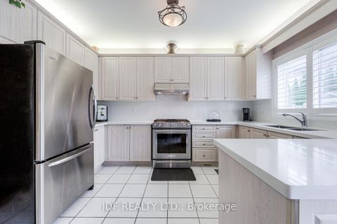 Photo 9 at 164 Golden Gate Circle, Sonoma Heights, Vaughan
