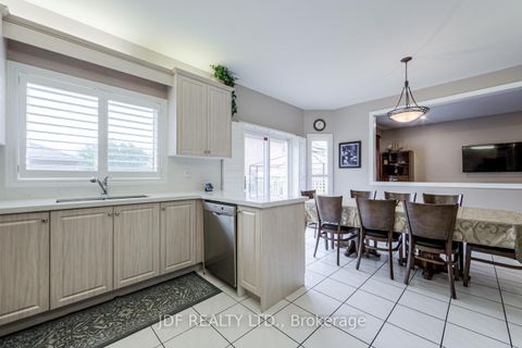 Photo 10 at 164 Golden Gate Circle, Sonoma Heights, Vaughan