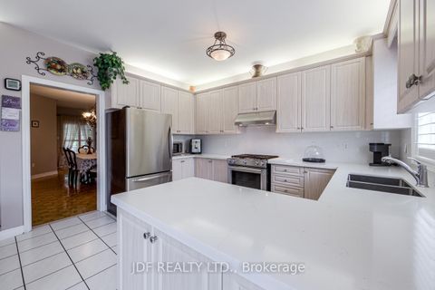 Photo 12 at 164 Golden Gate Circle, Sonoma Heights, Vaughan