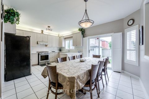 Photo 14 at 164 Golden Gate Circle, Sonoma Heights, Vaughan