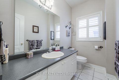 Photo 18 at 164 Golden Gate Circle, Sonoma Heights, Vaughan