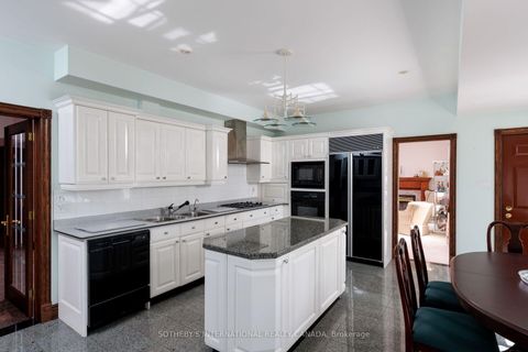 Photo 7 at 47 Great Oak Drive, Rosethorn, Toronto