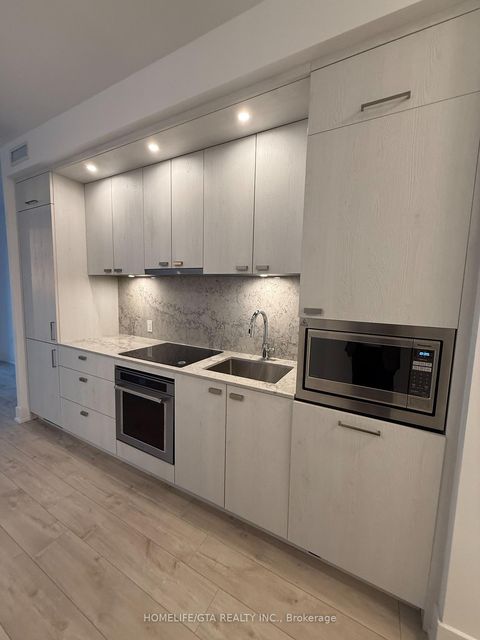 Photo 2 at 605 - 10 Inn On The Park Drive, Don Mills, Toronto