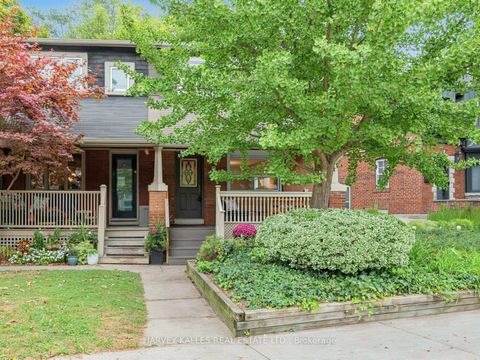 Photo 2 at 4 Kenrae Road, Leaside, Toronto