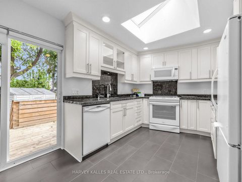 Photo 12 at 4 Kenrae Road, Leaside, Toronto