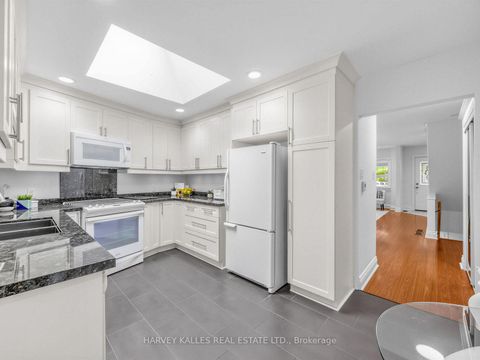 Photo 14 at 4 Kenrae Road, Leaside, Toronto
