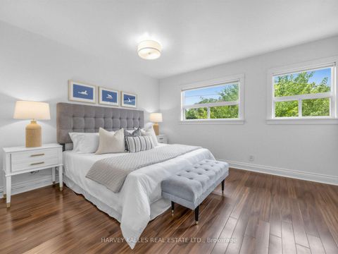 Photo 19 at 4 Kenrae Road, Leaside, Toronto