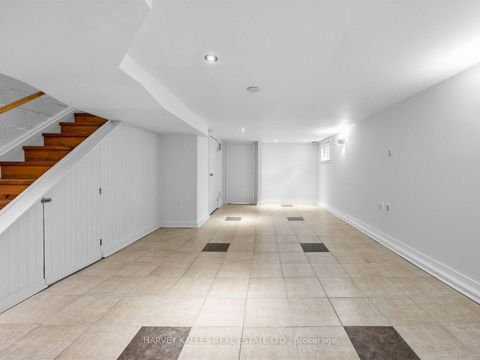 Photo 25 at 4 Kenrae Road, Leaside, Toronto