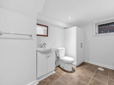 Photo 27 at 4 Kenrae Road, Leaside, Toronto