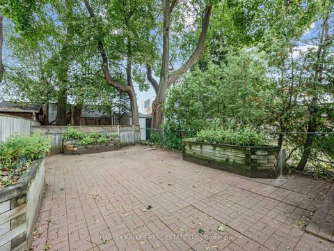 Photo 32 at 4 Kenrae Road, Leaside, Toronto
