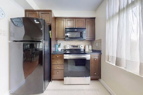 Photo 10 at 401 - 135 Marlee Avenue, Belgravia, Toronto