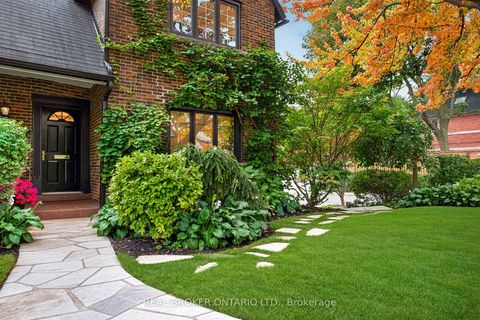 Photo 3 at 69 Chaplin Crescent, Eglinton, Toronto