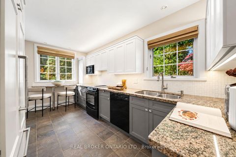 Photo 17 at 69 Chaplin Crescent, Eglinton, Toronto