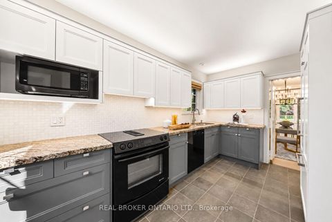 Photo 19 at 69 Chaplin Crescent, Eglinton, Toronto