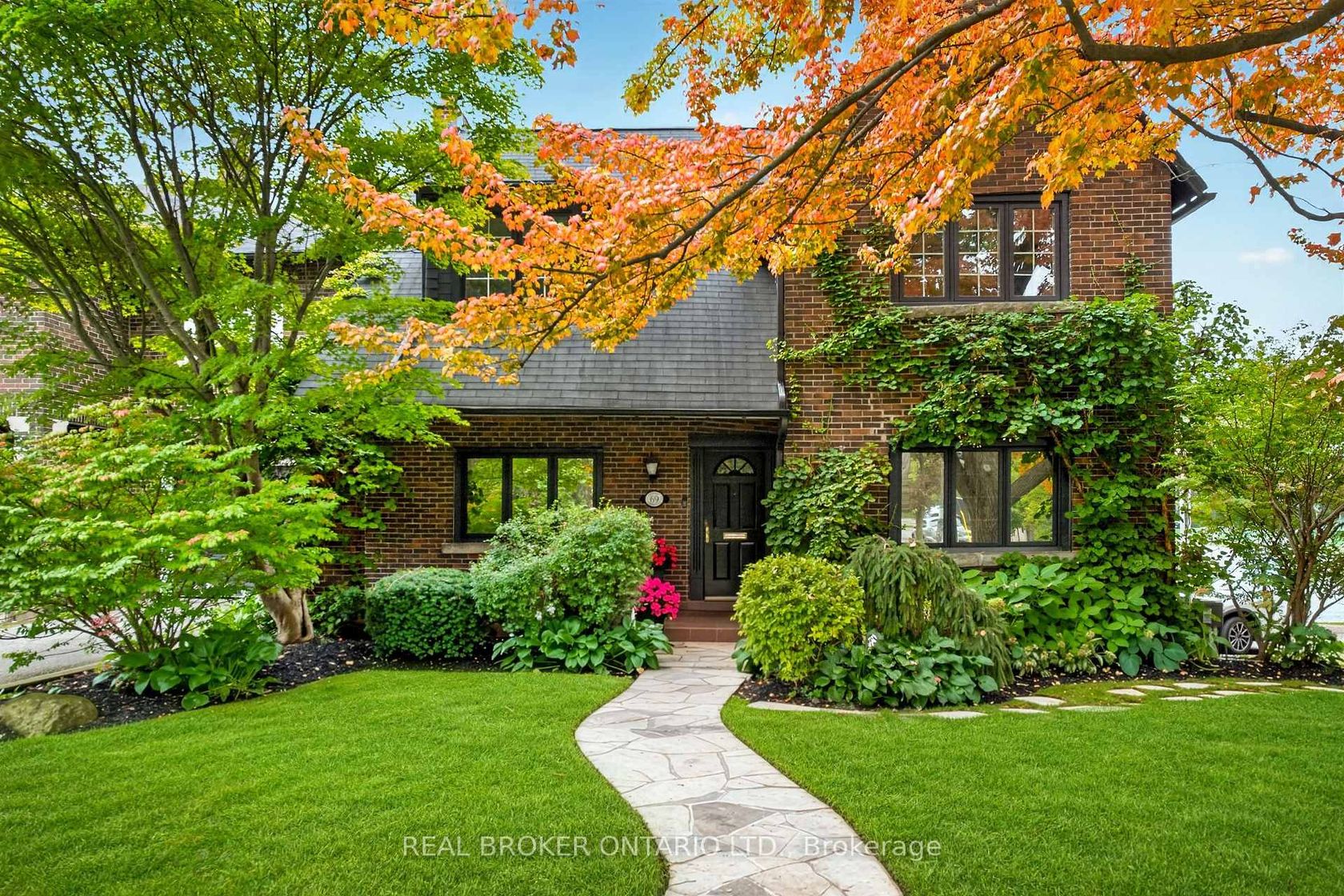 69 Chaplin Crescent, Eglinton, Toronto 