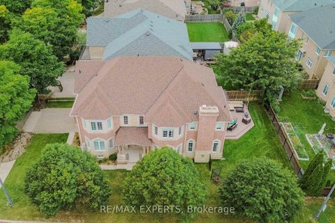 Photo 1 at 6 Elyssa Drive, Bayview Hill, Richmond Hill