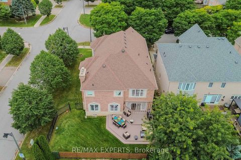 Photo 2 at 6 Elyssa Drive, Bayview Hill, Richmond Hill