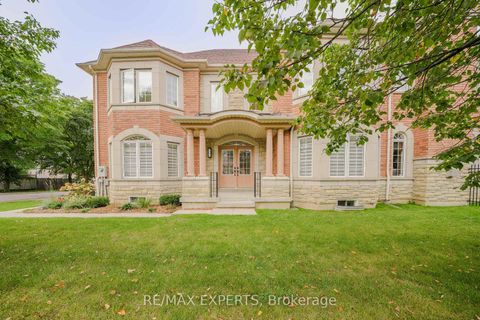 Photo 4 at 6 Elyssa Drive, Bayview Hill, Richmond Hill