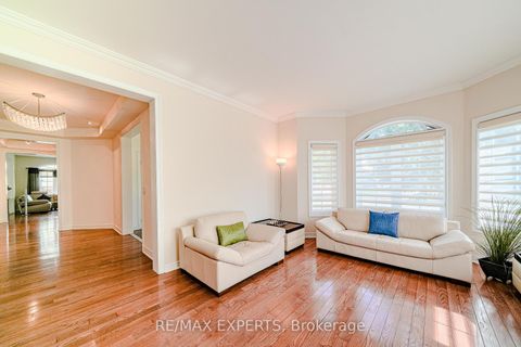 Photo 6 at 6 Elyssa Drive, Bayview Hill, Richmond Hill