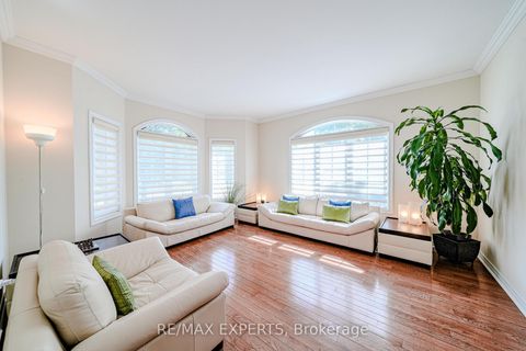 Photo 7 at 6 Elyssa Drive, Bayview Hill, Richmond Hill