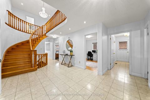 Photo 5 at 2 Hollyburn Court, West Woodbridge, Vaughan