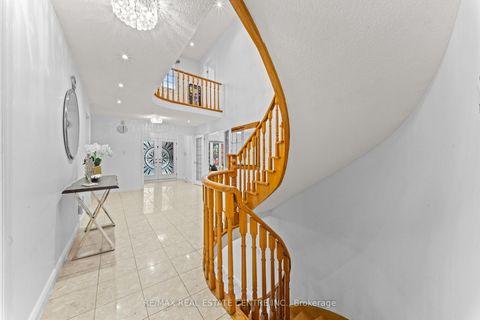 Photo 6 at 2 Hollyburn Court, West Woodbridge, Vaughan