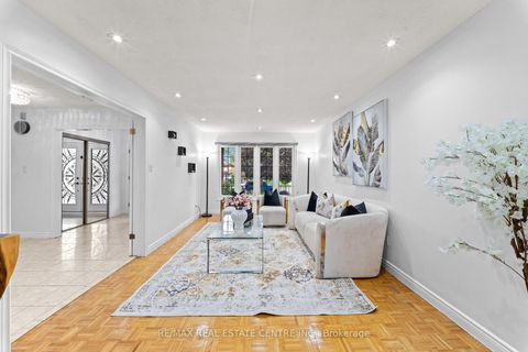 Photo 7 at 2 Hollyburn Court, West Woodbridge, Vaughan