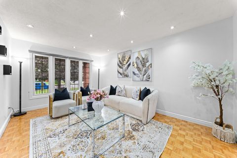 Photo 8 at 2 Hollyburn Court, West Woodbridge, Vaughan