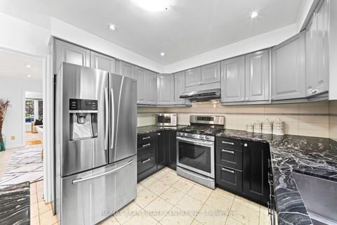 Photo 17 at 2 Hollyburn Court, West Woodbridge, Vaughan