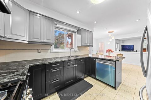 Photo 18 at 2 Hollyburn Court, West Woodbridge, Vaughan