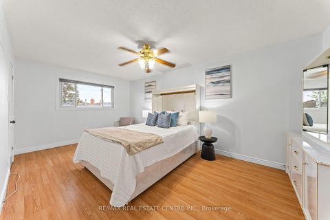 Photo 22 at 2 Hollyburn Court, West Woodbridge, Vaughan