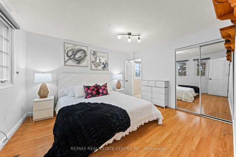 Photo 26 at 2 Hollyburn Court, West Woodbridge, Vaughan