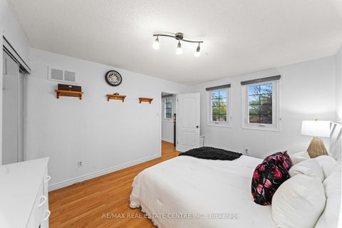 Photo 27 at 2 Hollyburn Court, West Woodbridge, Vaughan